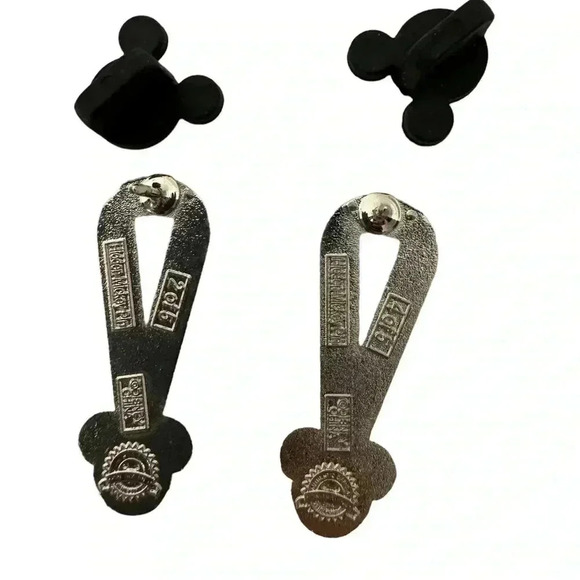 Set of 2 2010 Disney Hidden Mickey Red/Blue Lanyard Trading Pins Authentic - Picture 4 of 4